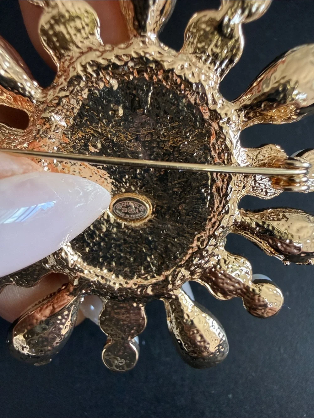 Chic Pearl & Black Enamel Sunburst Brooch - Gold Accent